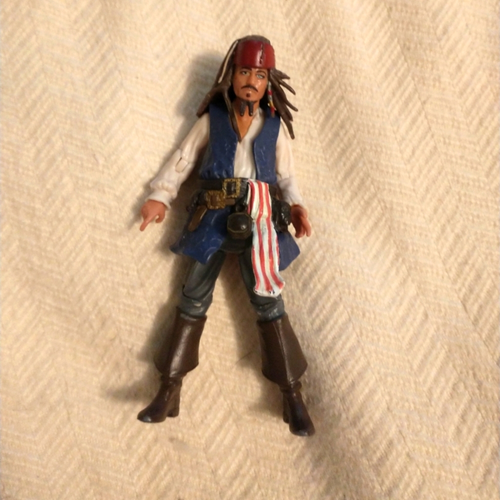 PIRATES OF THE CARIBBEAN "DEAD MANS CHEST" JACK SPARROW PIRATE CLASH - T1
